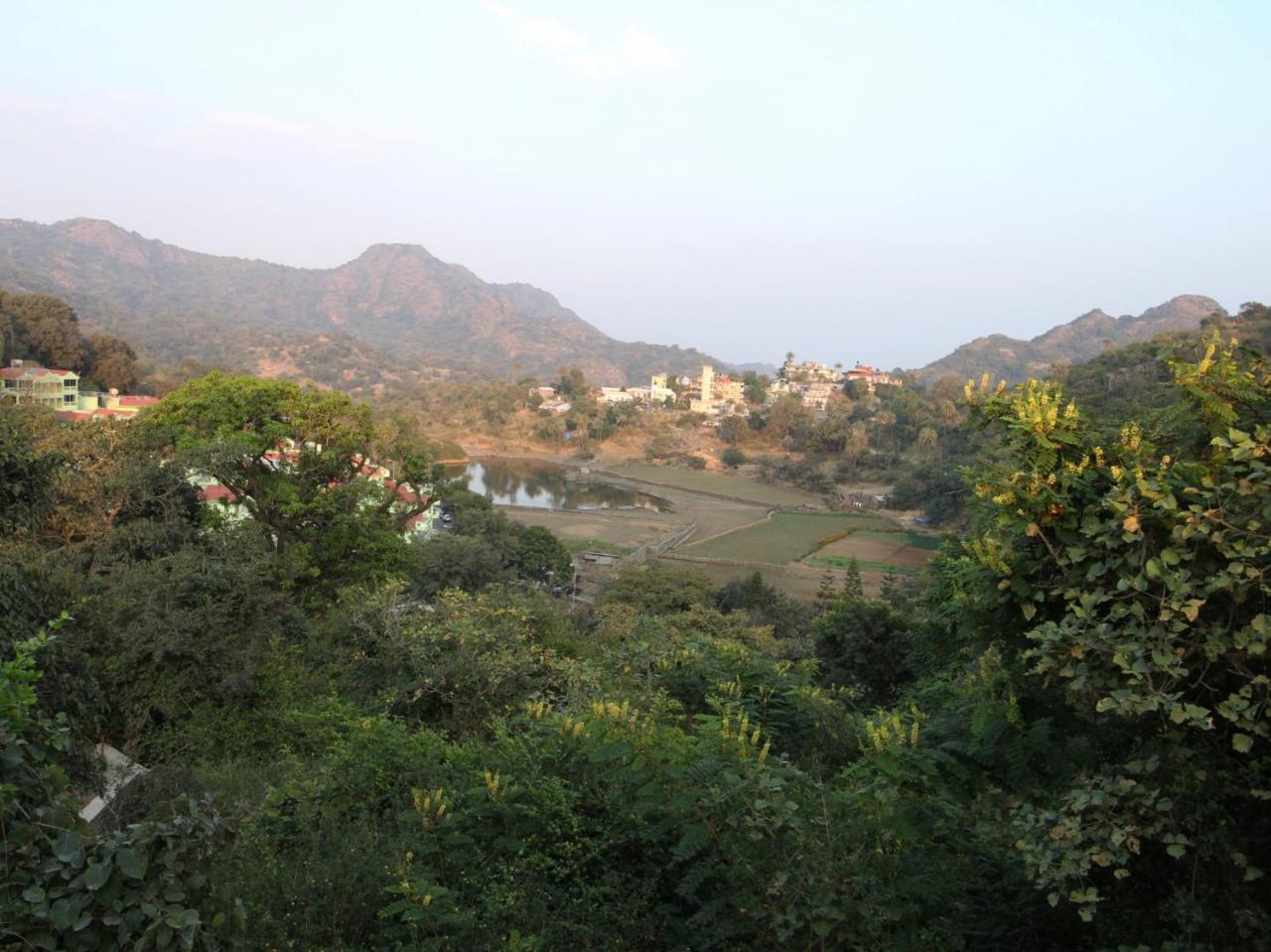 Oyo 23448 Home Spacious Mountain View Studio Mount Abu Exterior foto